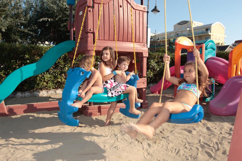 Gallia Club Hotel Чезенатико Экстерьер фото