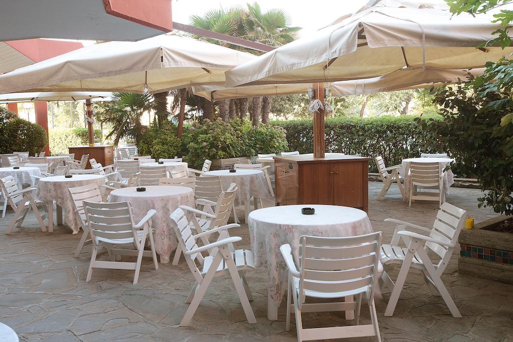 Gallia Club Hotel Чезенатико Экстерьер фото