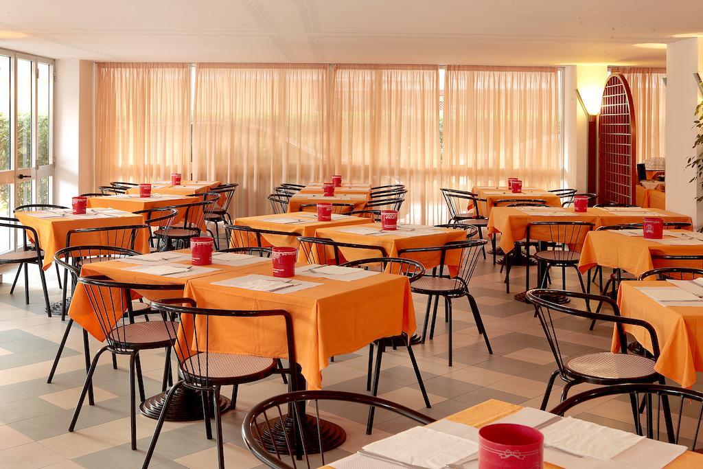 Gallia Club Hotel Чезенатико Экстерьер фото