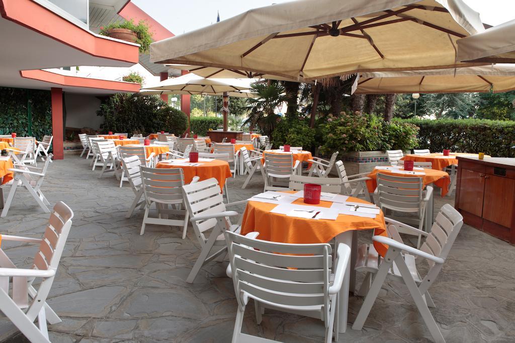 Gallia Club Hotel Чезенатико Экстерьер фото
